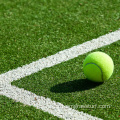 Искусственный газон на открытом воздухе, используемый для теннисного корта
